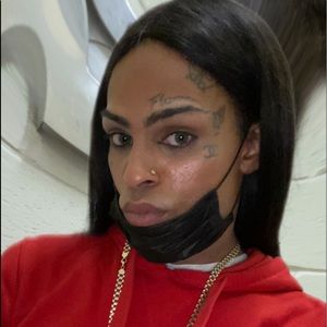 Meet your Posher, Mia